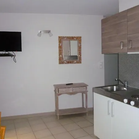 拉维埃耶旅游住宿加早餐旅馆 3* 萨拉瓦斯