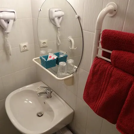 拉维埃耶旅游住宿加早餐旅馆 萨拉瓦斯