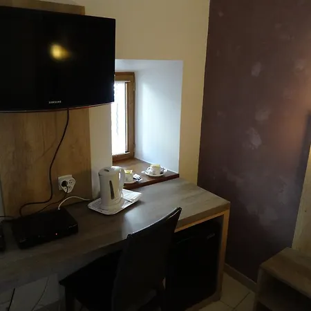 La Vieille Tour Bed & Breakfast *